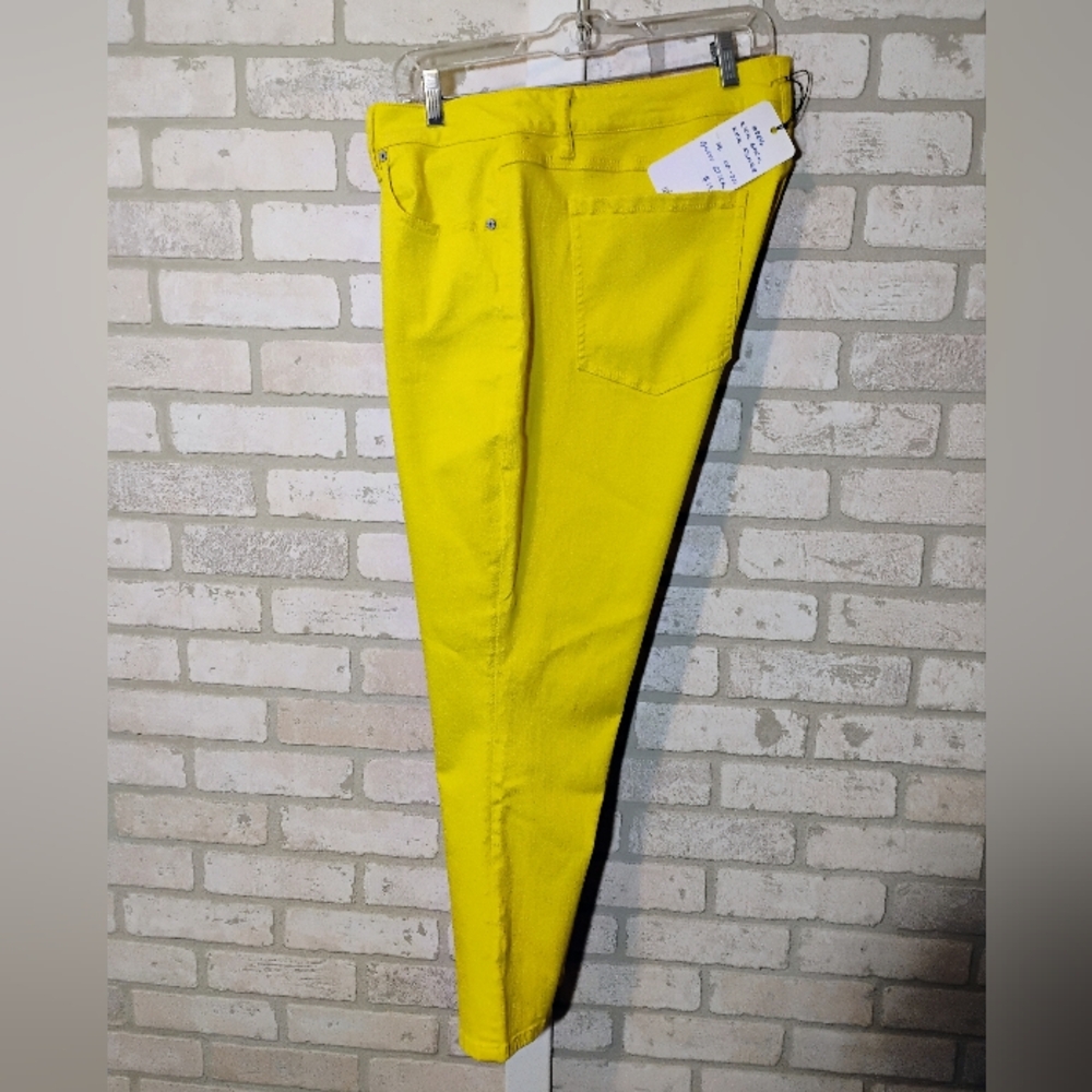 🆕 Cabi Flare Jeans, size 18